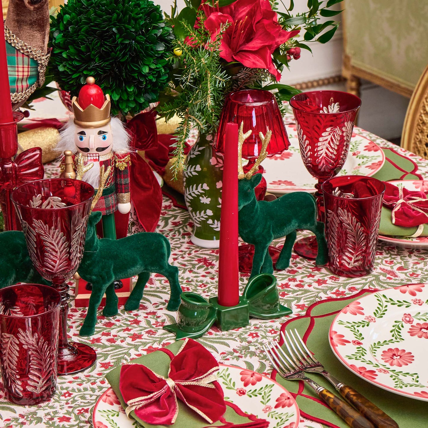 Brigitte Red Garland Engraved Wine Glass (Set of 4)