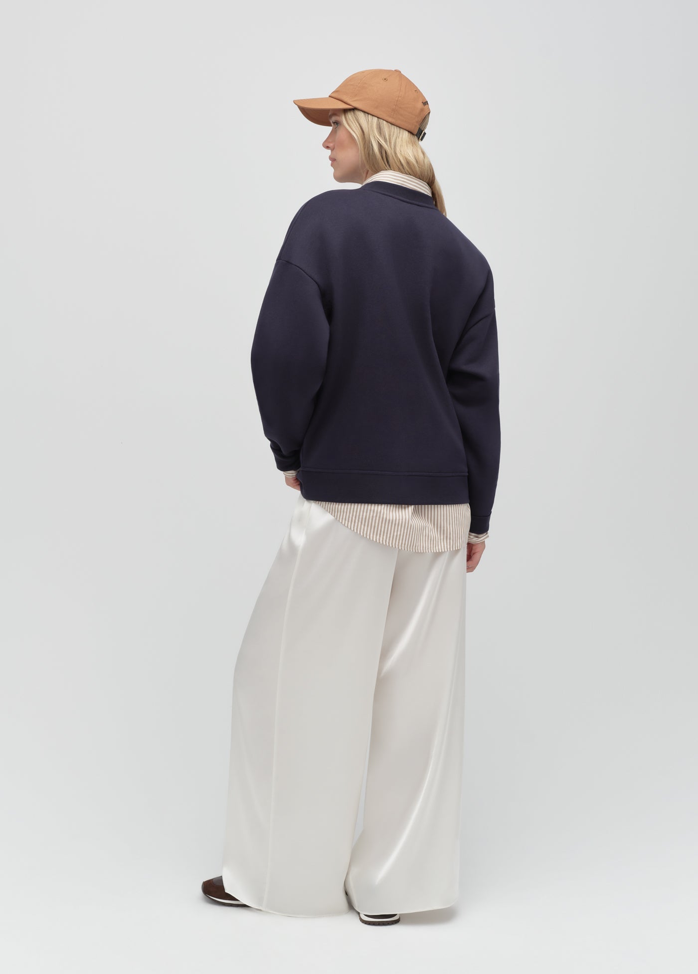 THE NWT EMBROIDERY SWEATSHIRT
