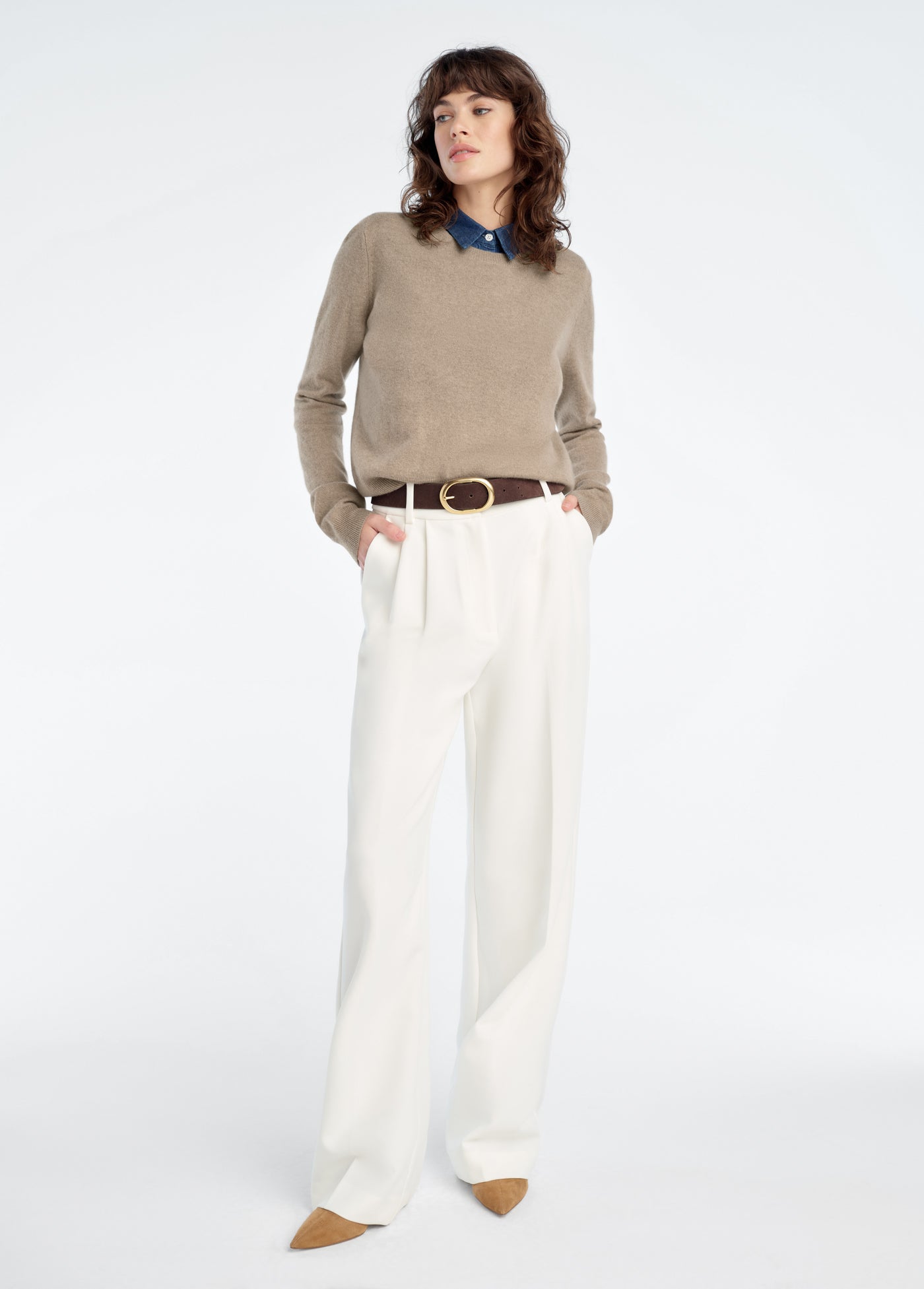 THE CHAMBRAY TUCK IN COLLAR