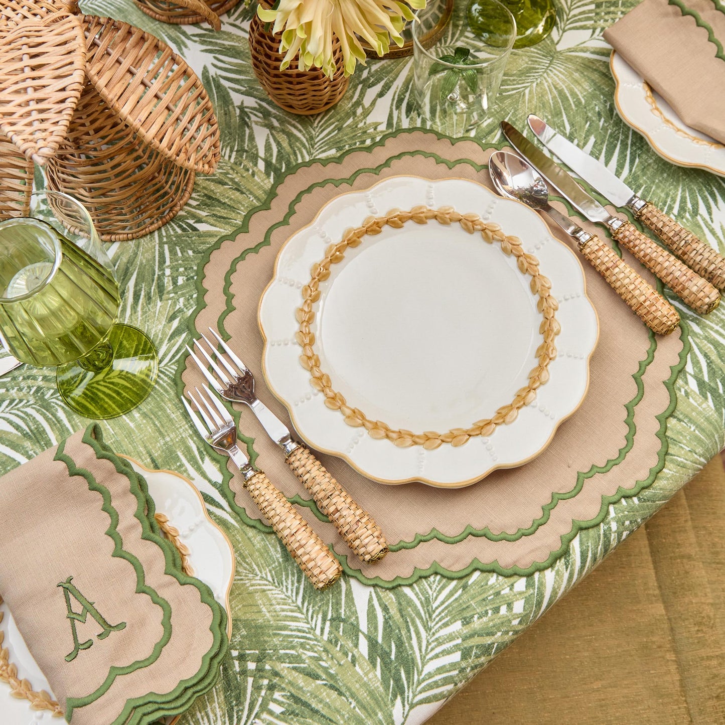 Putty Laurel Dinner & Starter Plates (Set of 8)