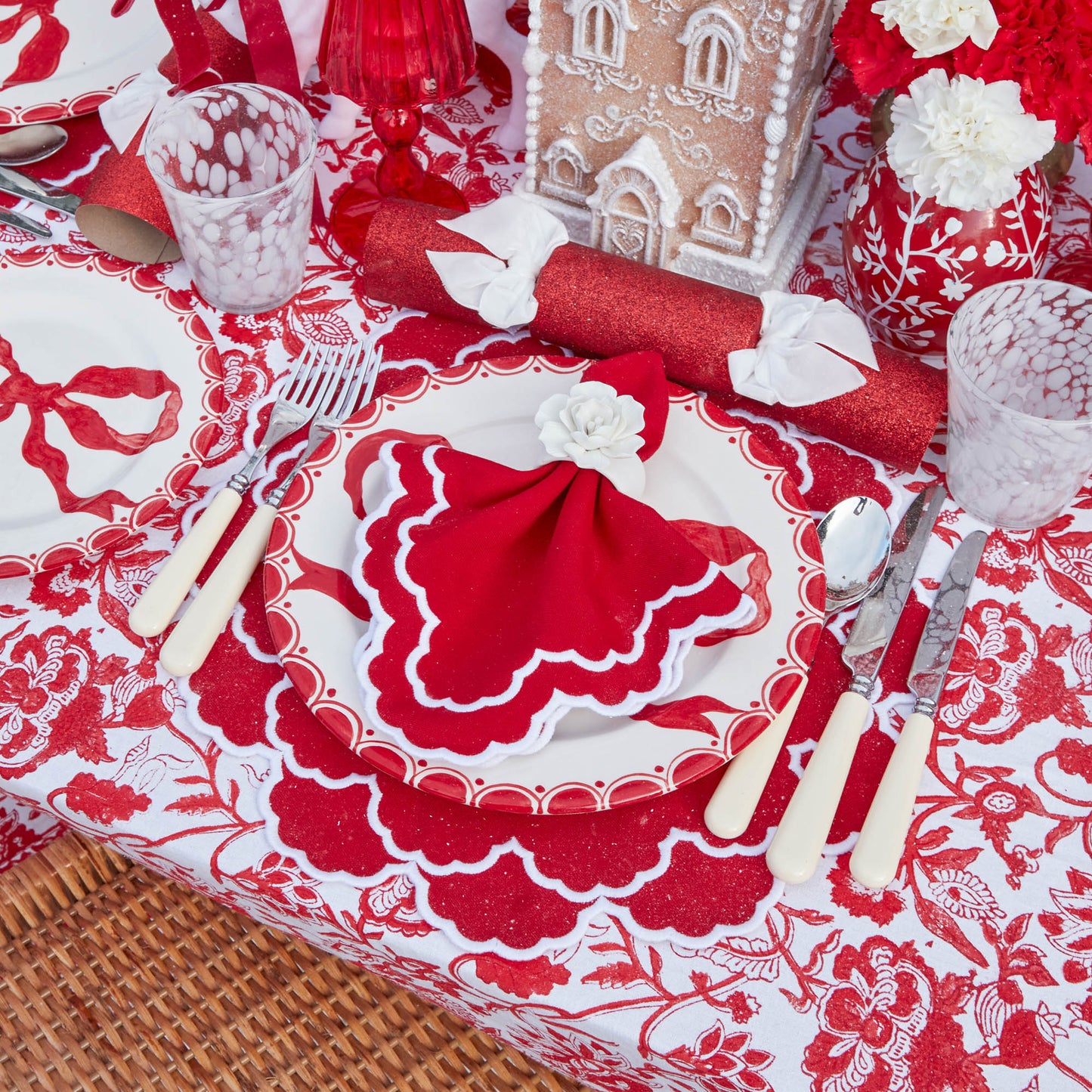 Lily Red & White Napkins (Set of 4)