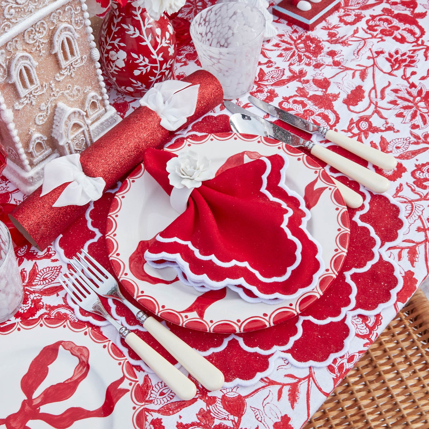 Lily Red & White Napkins (Set of 4)