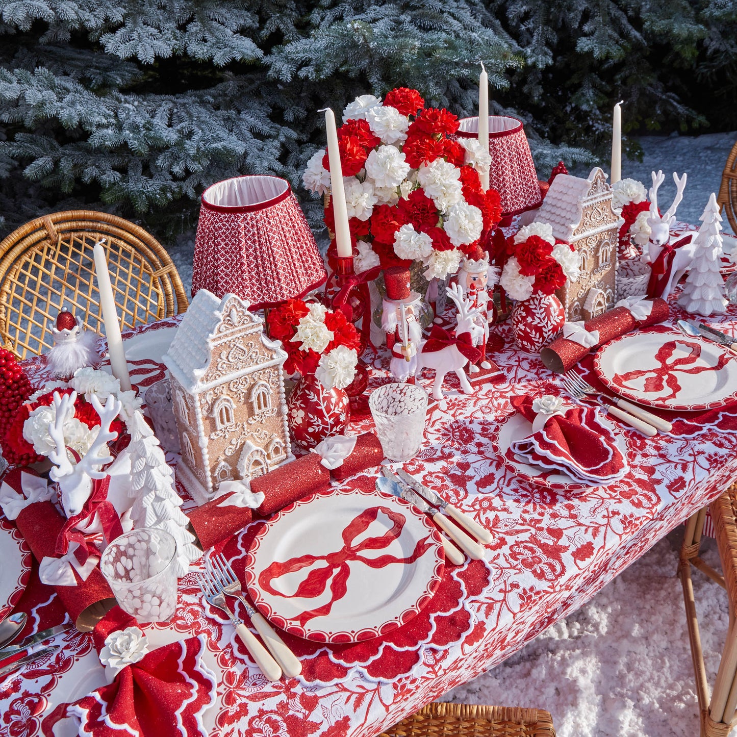 Lily Red & White Napkins (Set of 4)