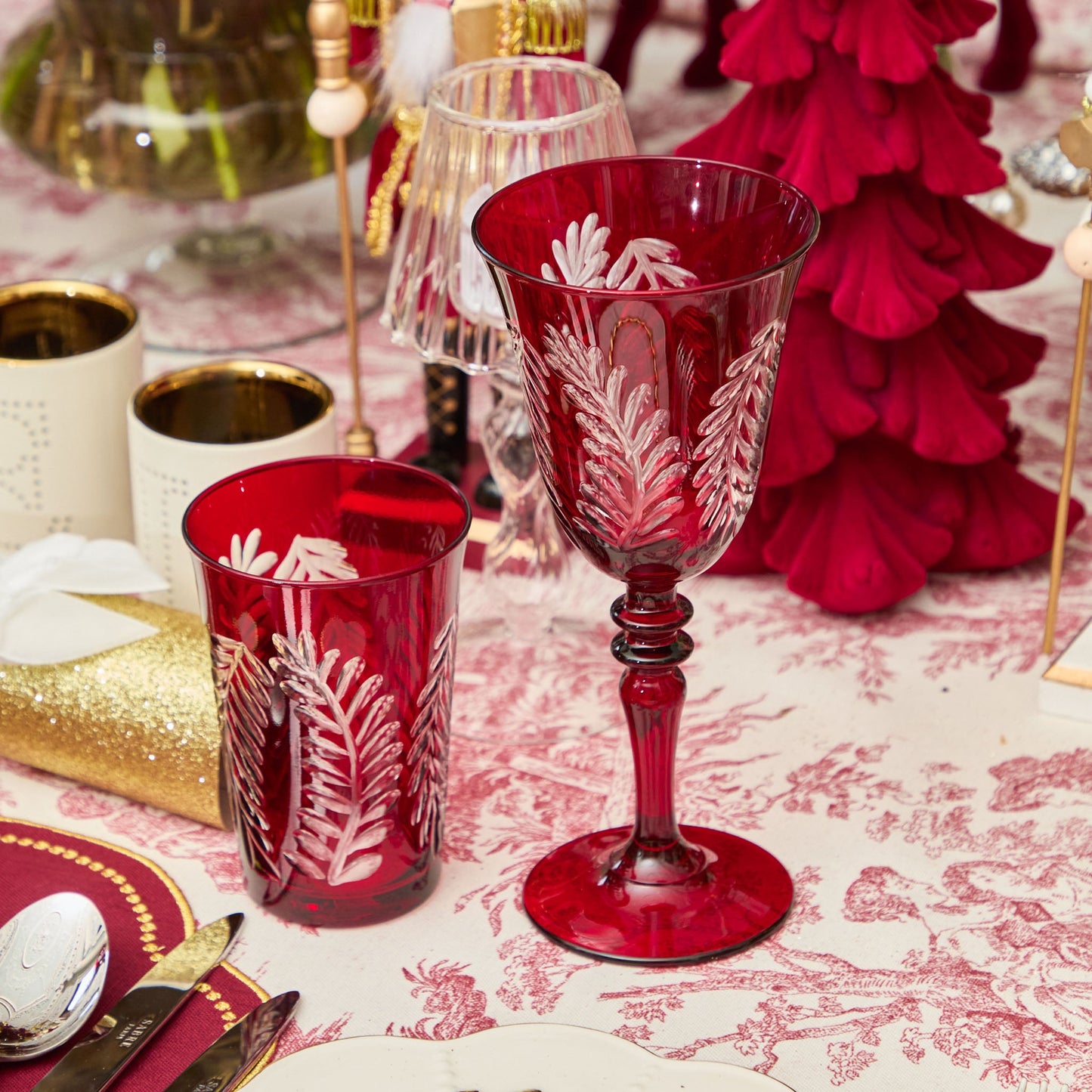 Brigitte Red Garland Engraved Wine Glass (Set of 4)