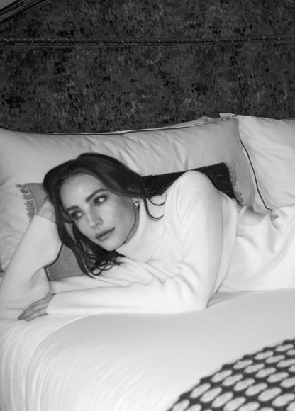 THE MINIMALIST SWEATER