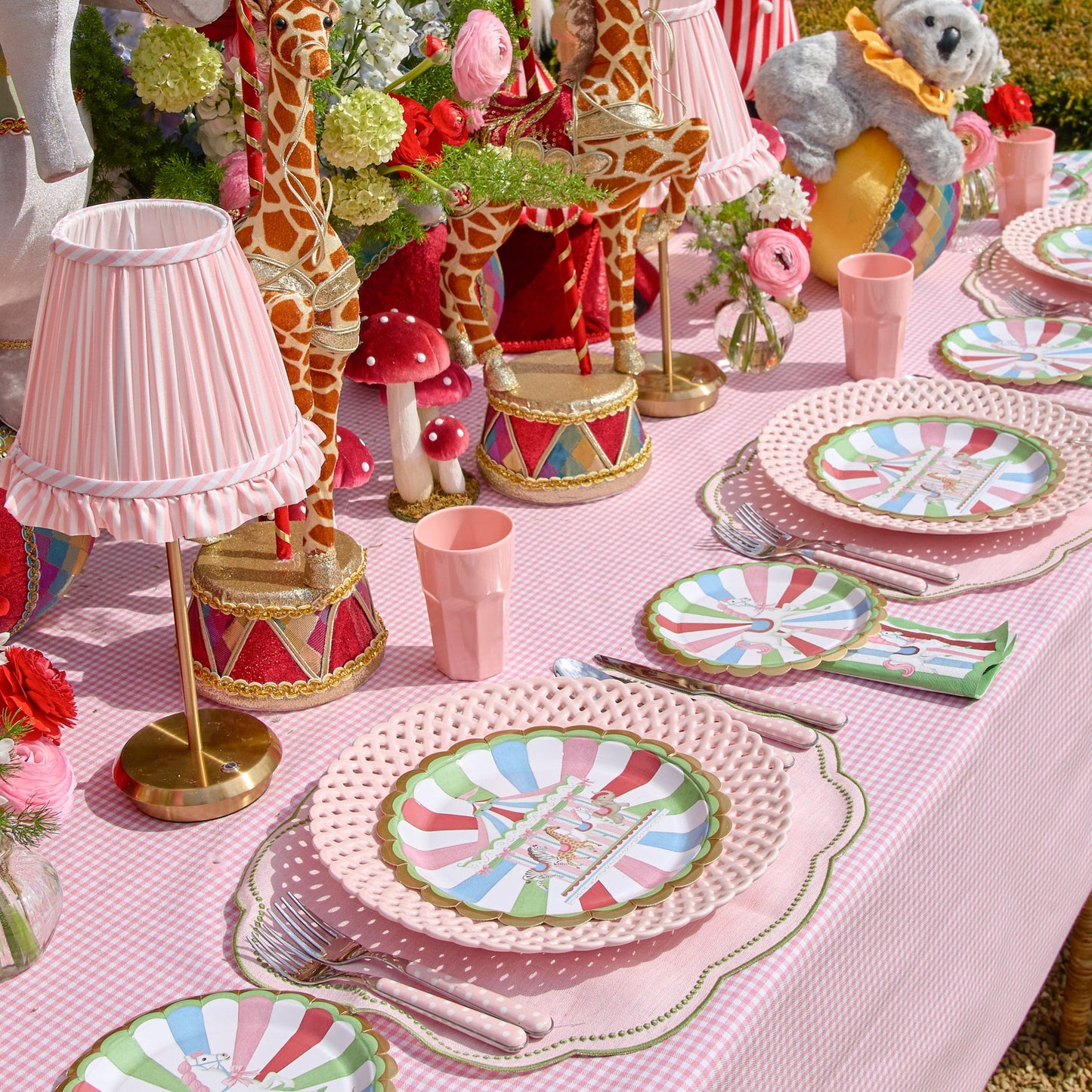 Carousel Dinner Paper Plates (Set of 8)