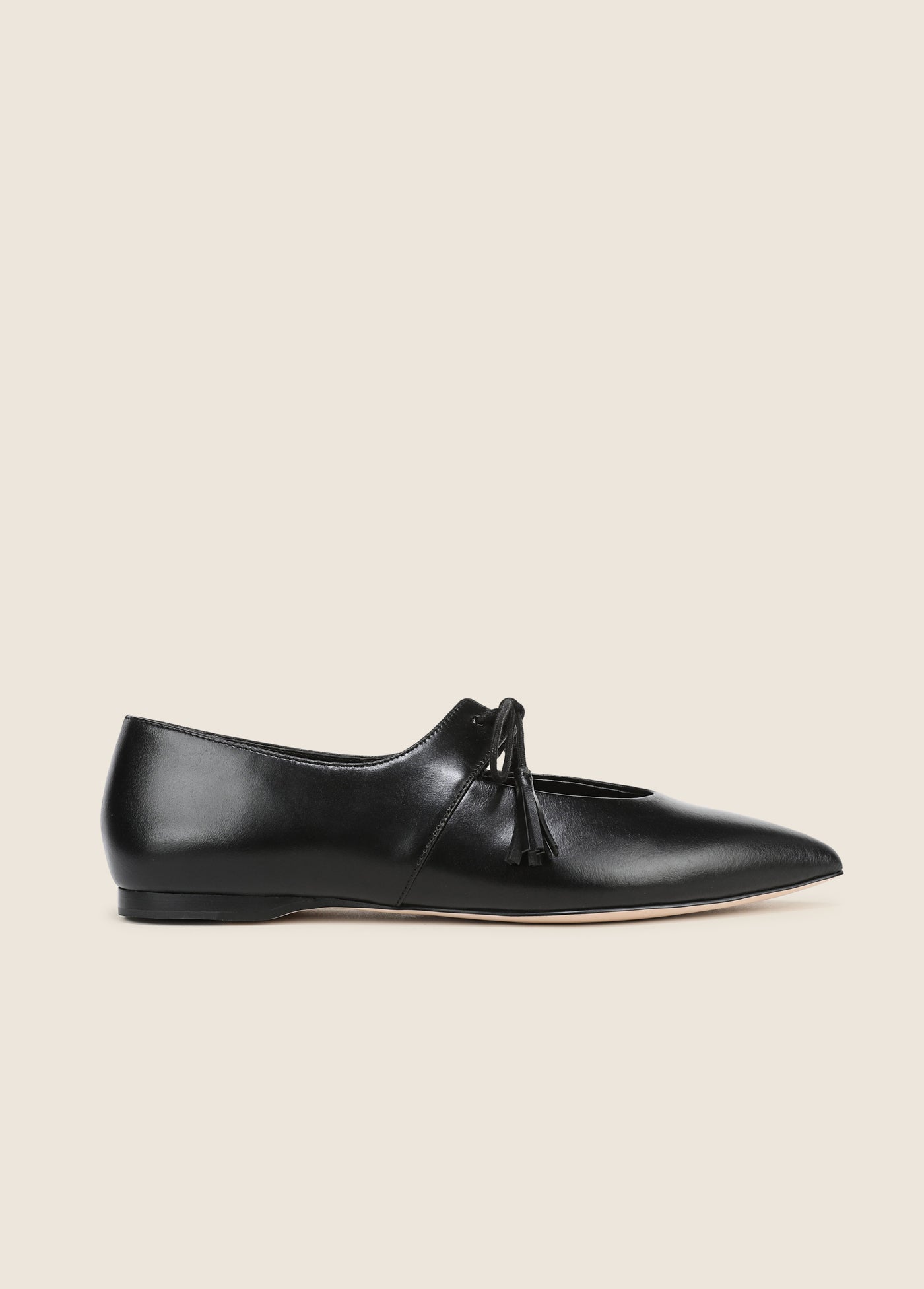 THE LILY TASSEL FLAT
