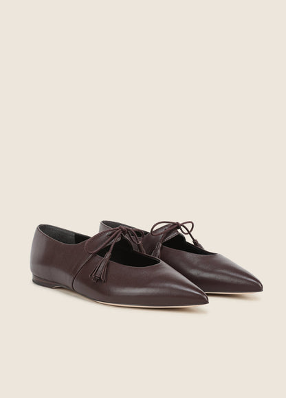 THE LILY TASSEL FLAT