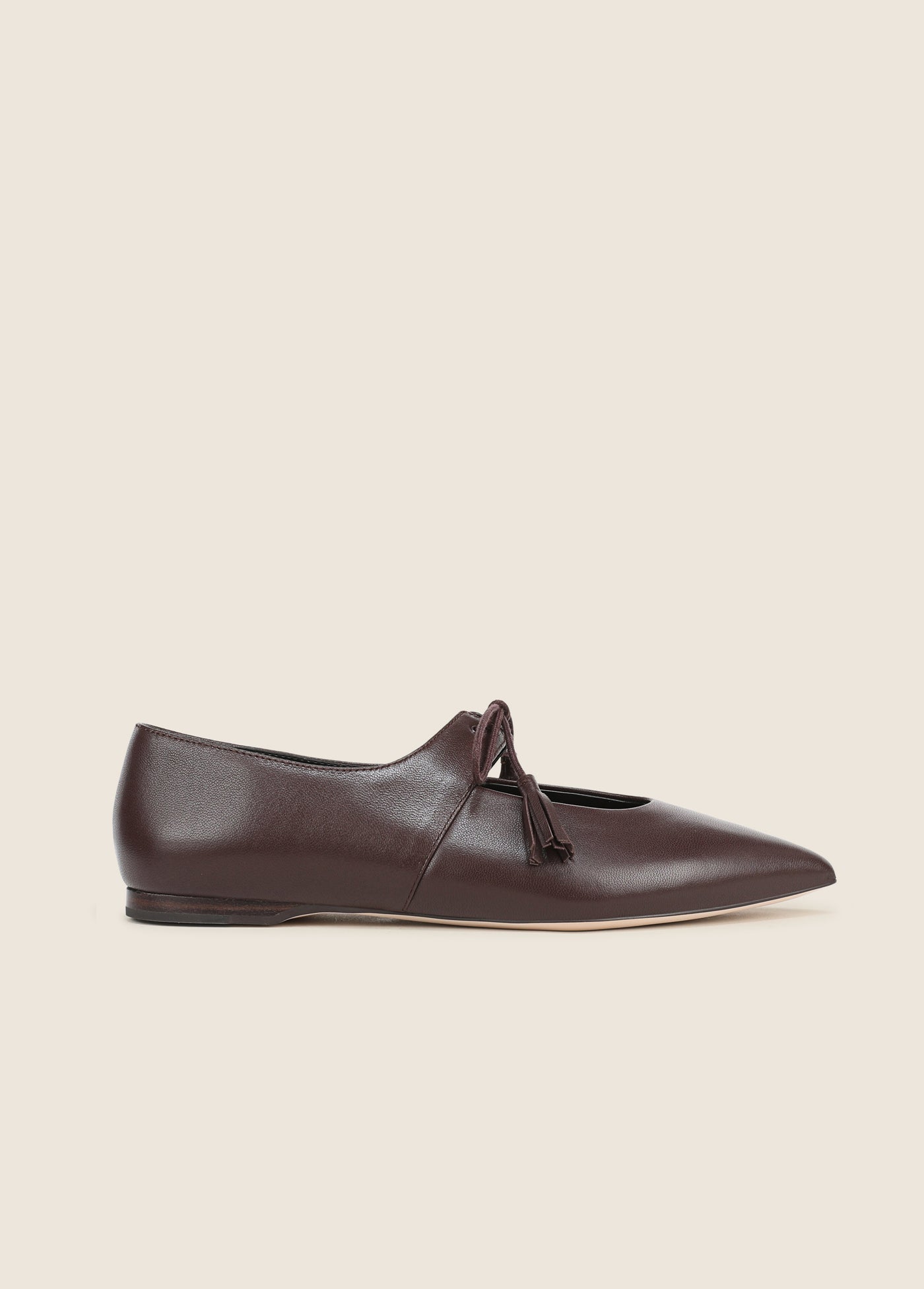 THE LILY TASSEL FLAT
