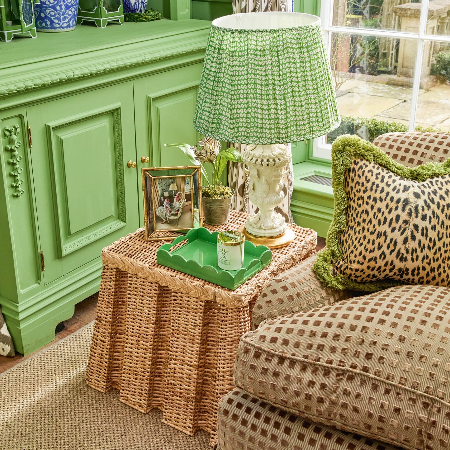 Green Small Scalloped Lacquer Tray