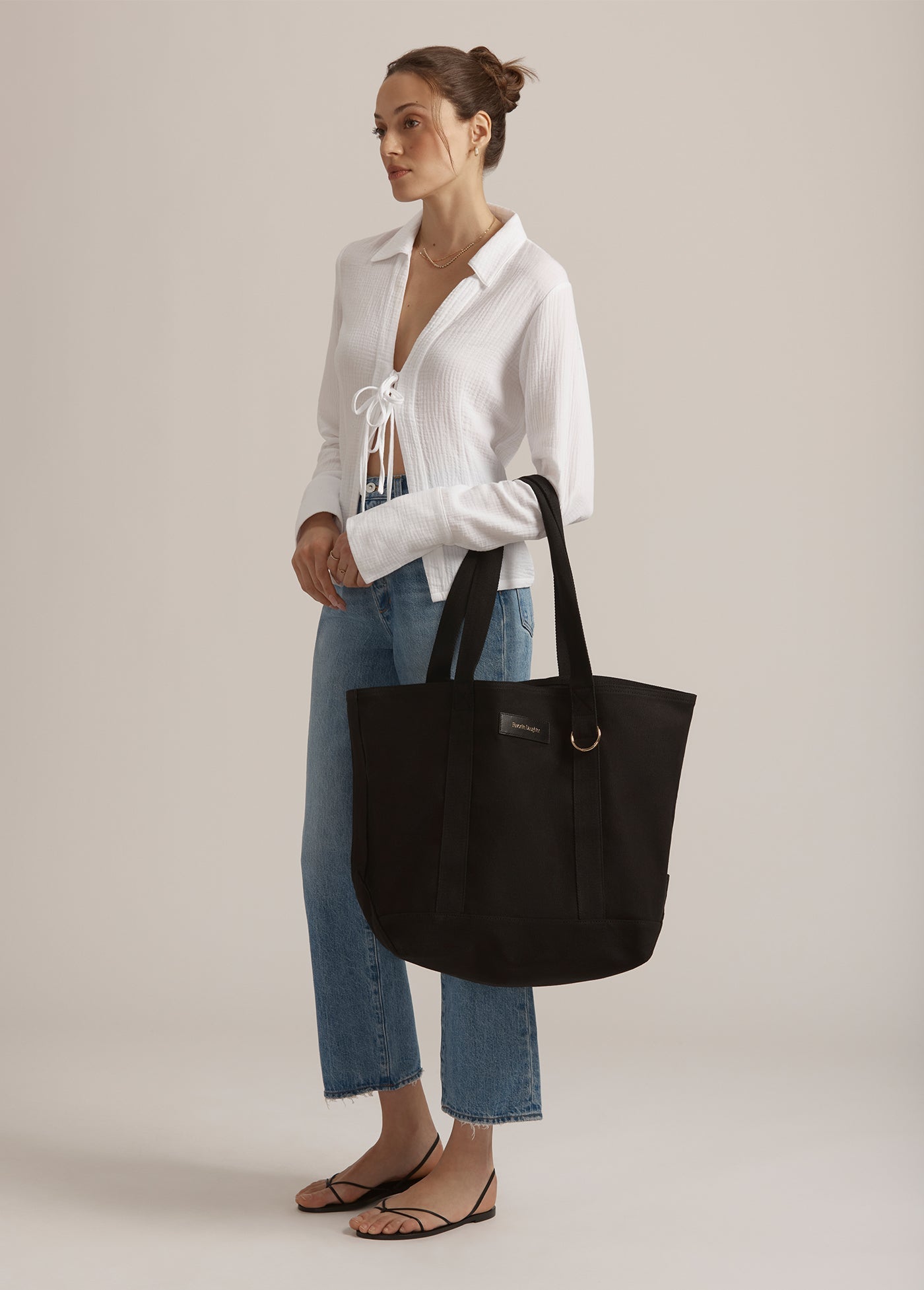 THE TRAVEL TOTE