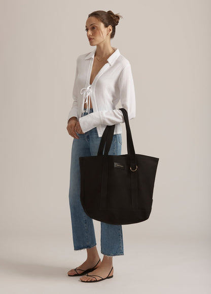 THE TRAVEL TOTE