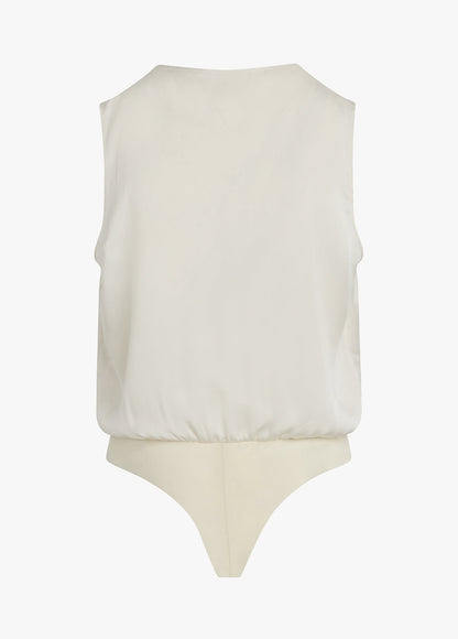 THE SLEEVELESS DATE BLOUSE