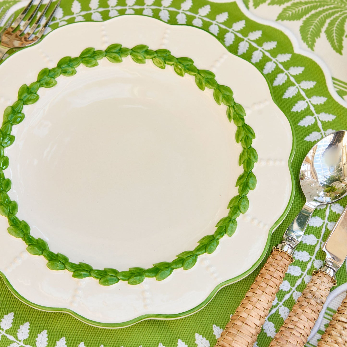Green Laurel Dinner & Starter Plates (Set of 8)