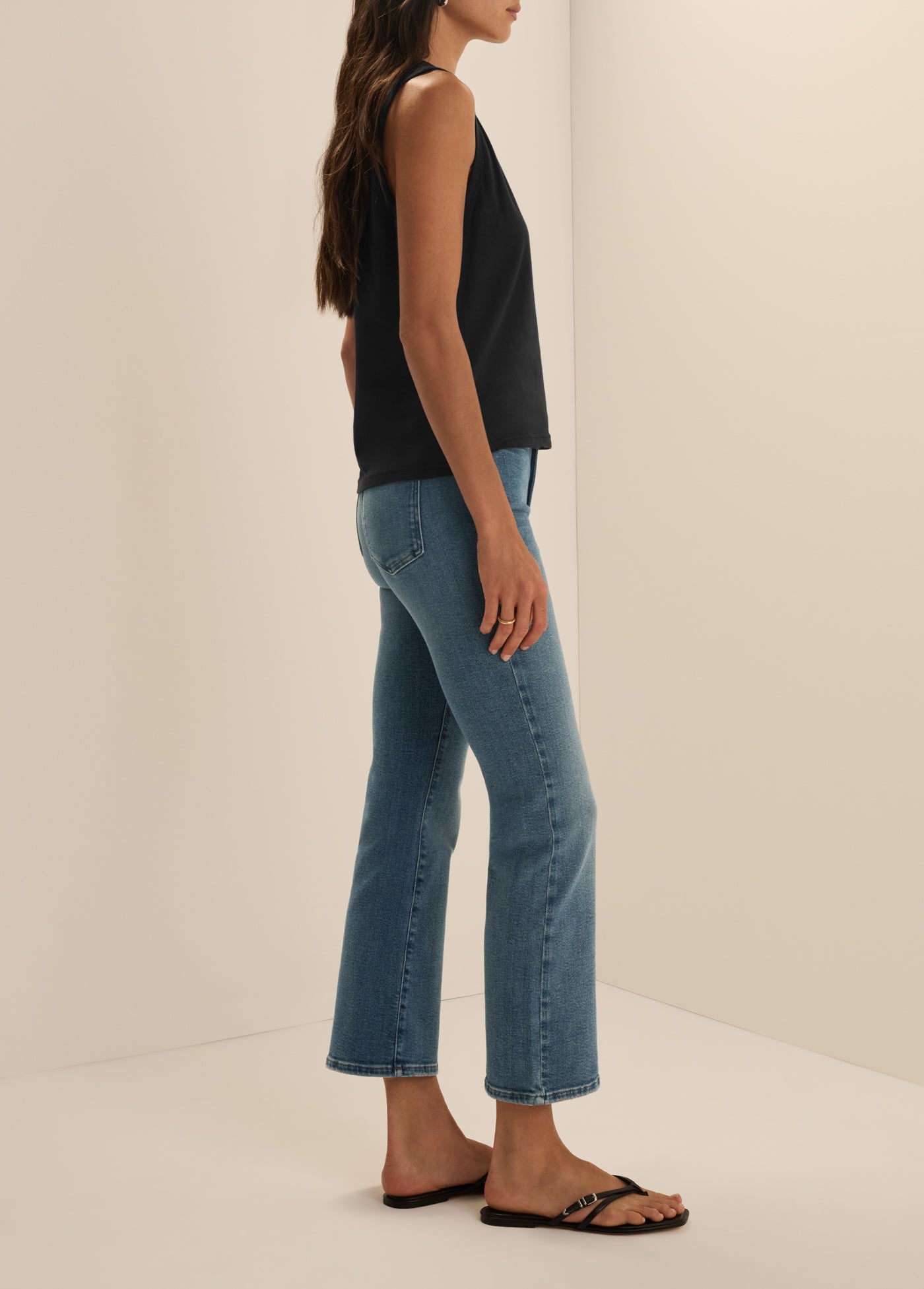 THE ORGANIC EVERYDAY V-NECK TANK