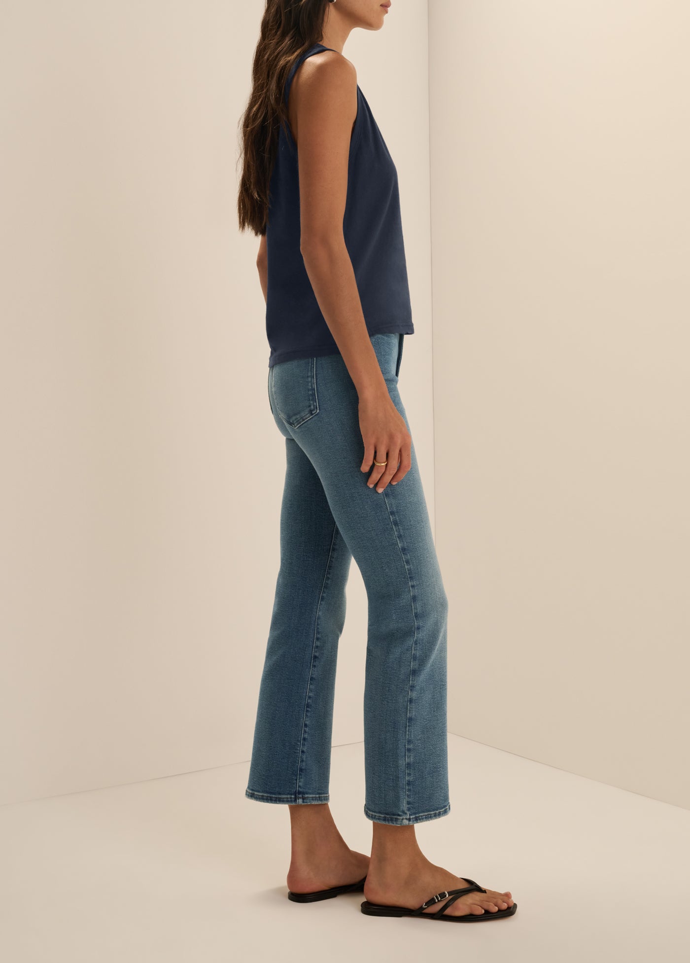 THE ORGANIC EVERYDAY V-NECK TANK
