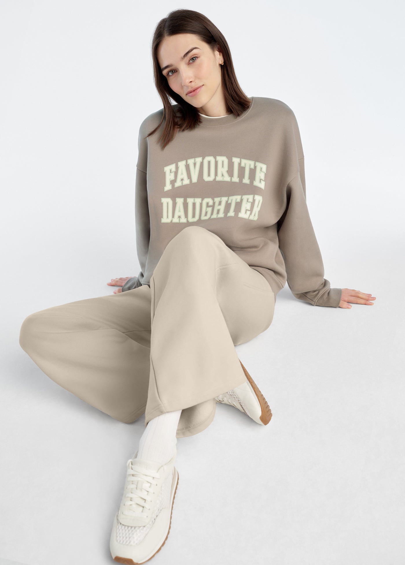 THE COLLEGIATE SWEATSHIRT