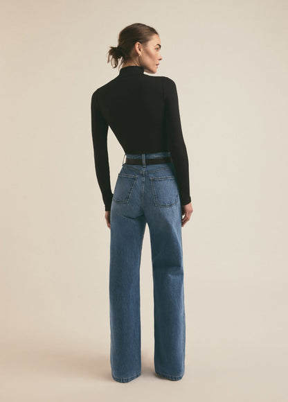 THE RIBBED TURTLENECK