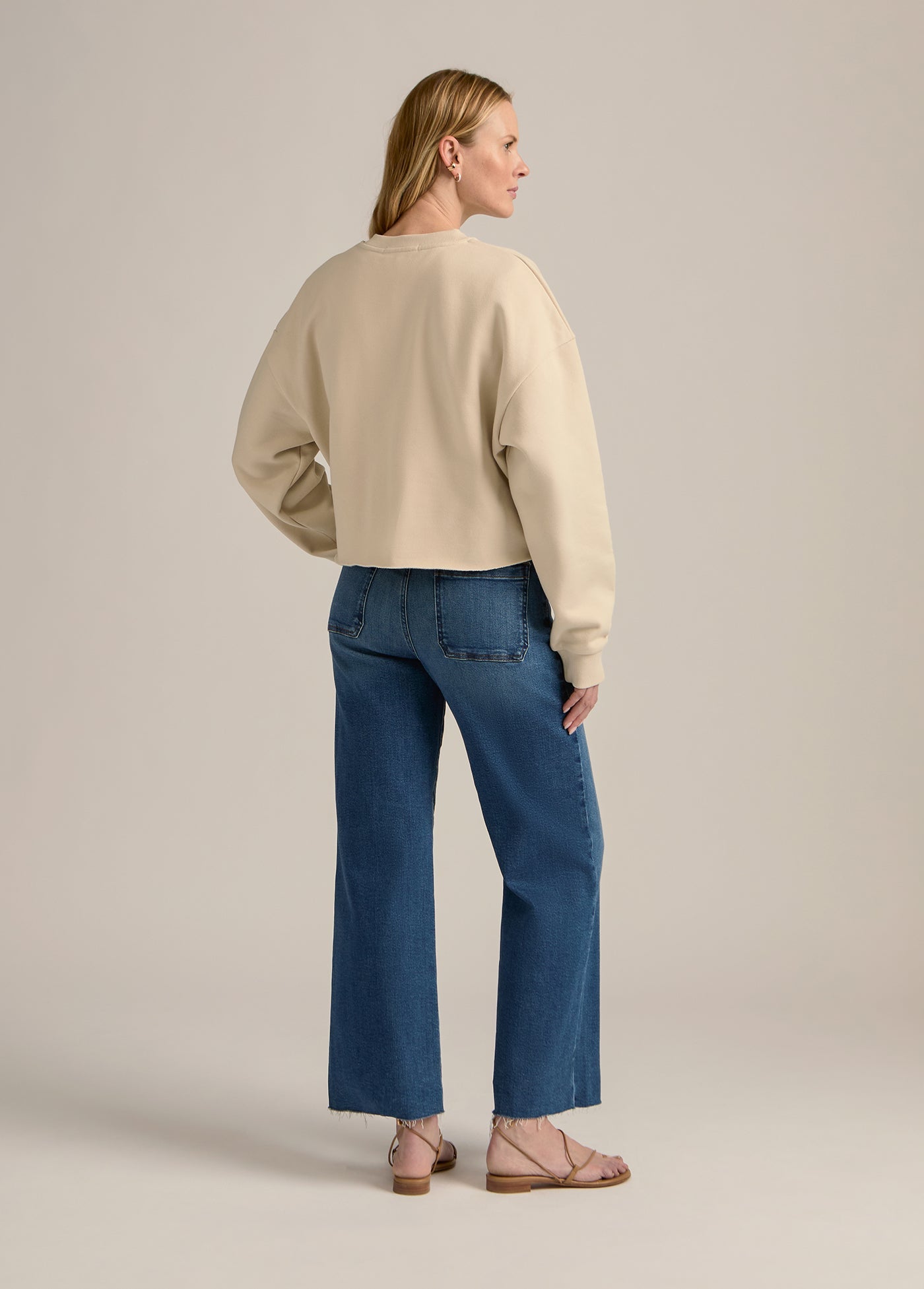 THE CROPPED COLLEGIATE SWEATSHIRT