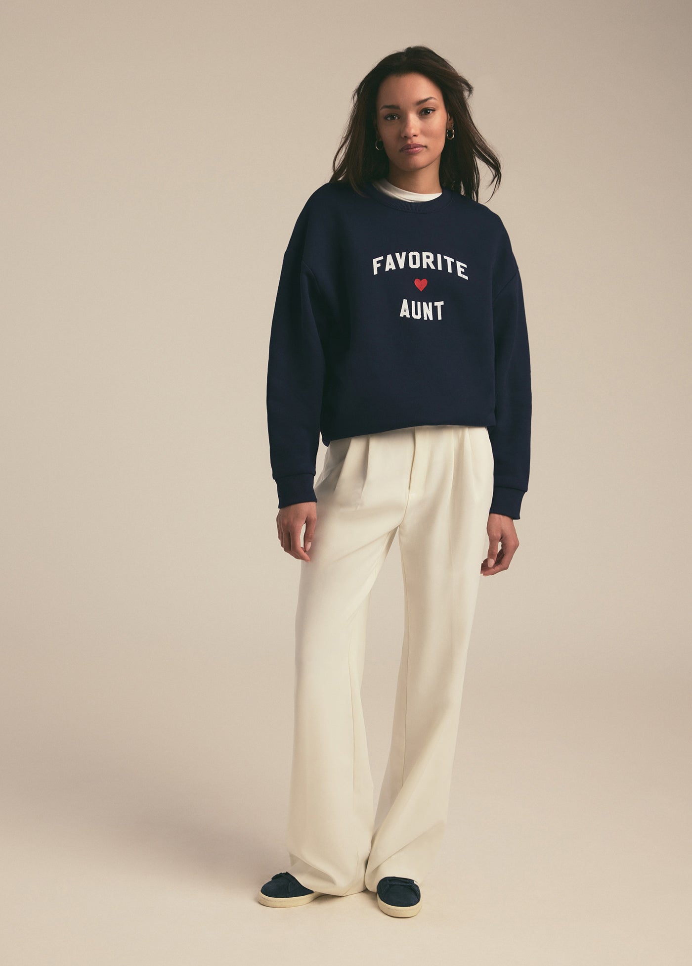 FAVORITE AUNT HEART LOGO SWEATSHIRT