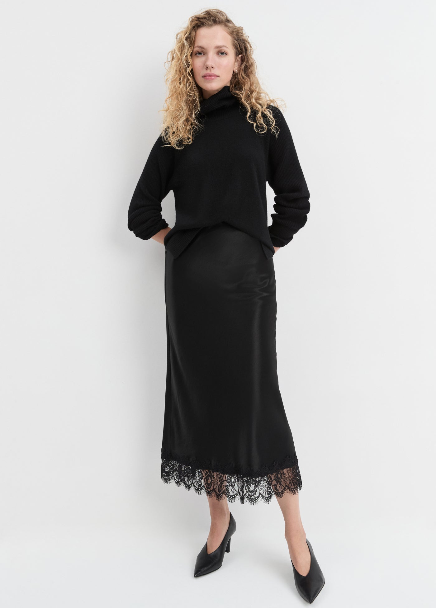 THE MINIMALIST SWEATER