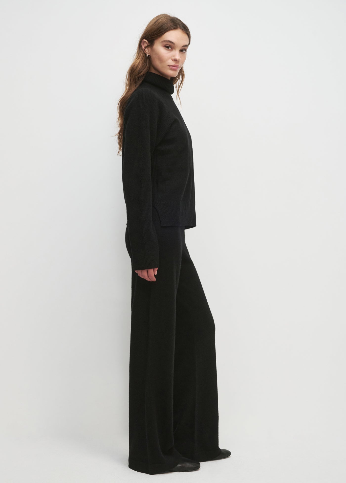 THE MINIMALIST SWEATER