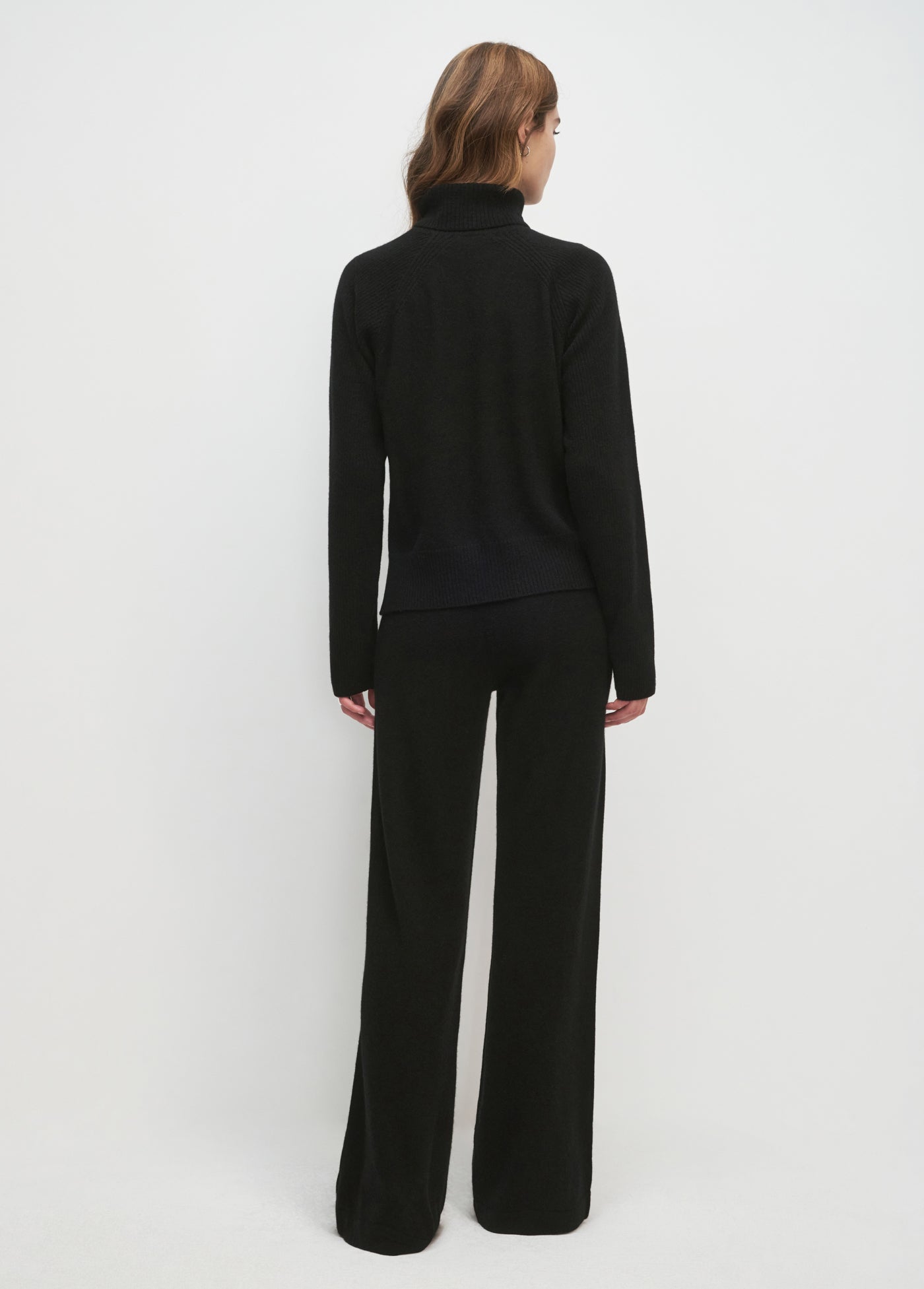 THE MINIMALIST SWEATER