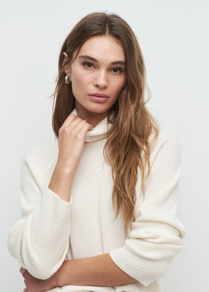 THE MINIMALIST SWEATER