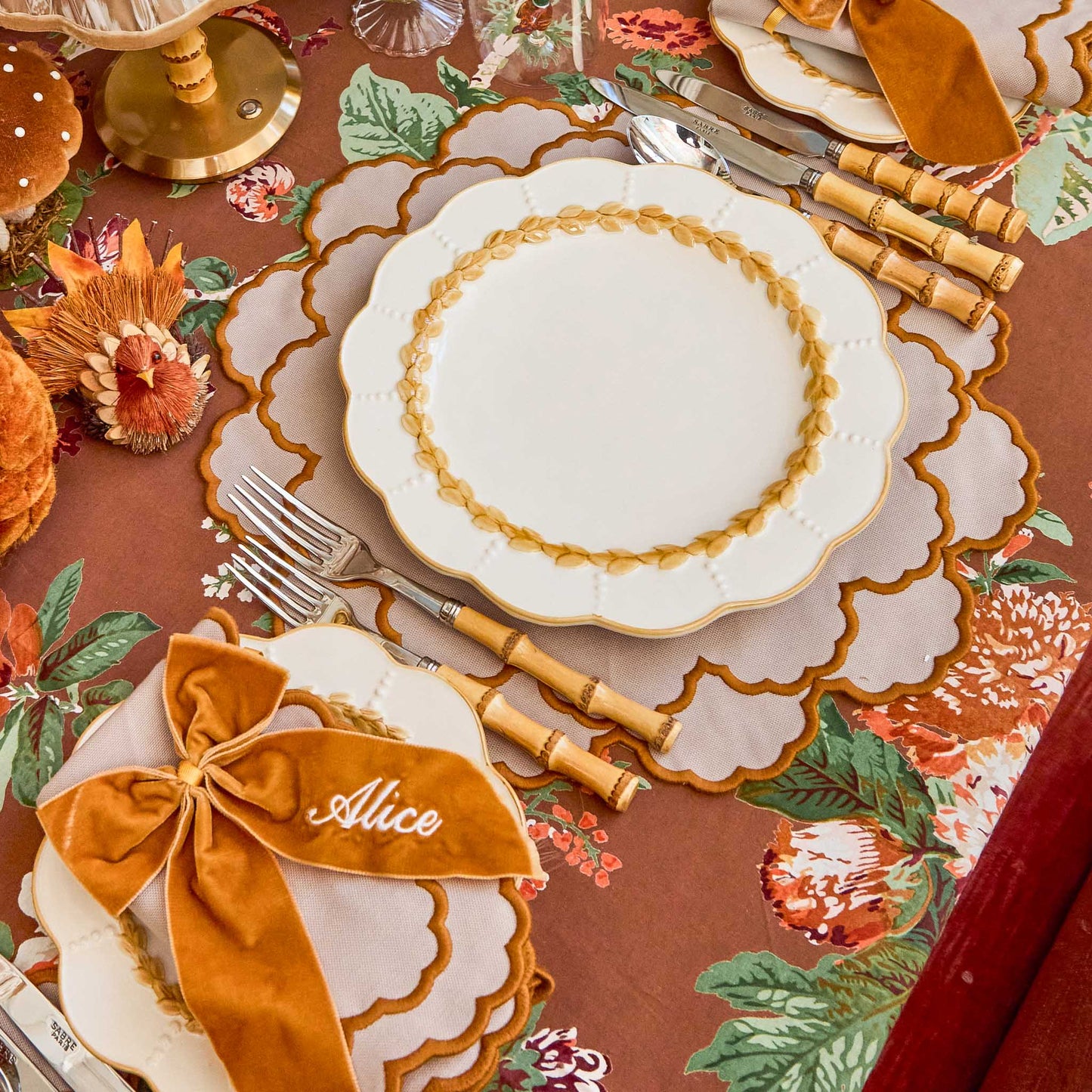 Putty Laurel Dinner & Starter Plates (Set of 8)