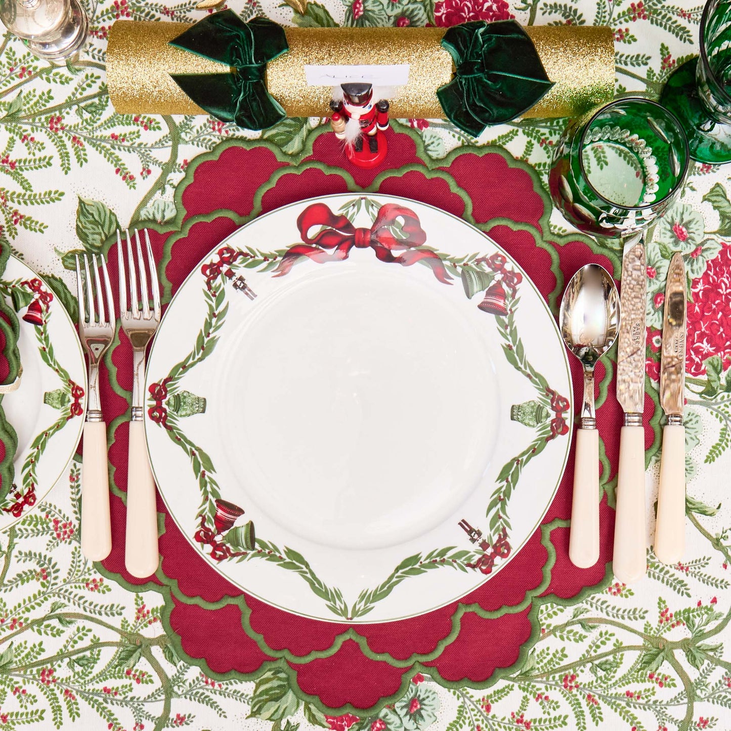 Red & Green Lily Placemats (Set of 4)