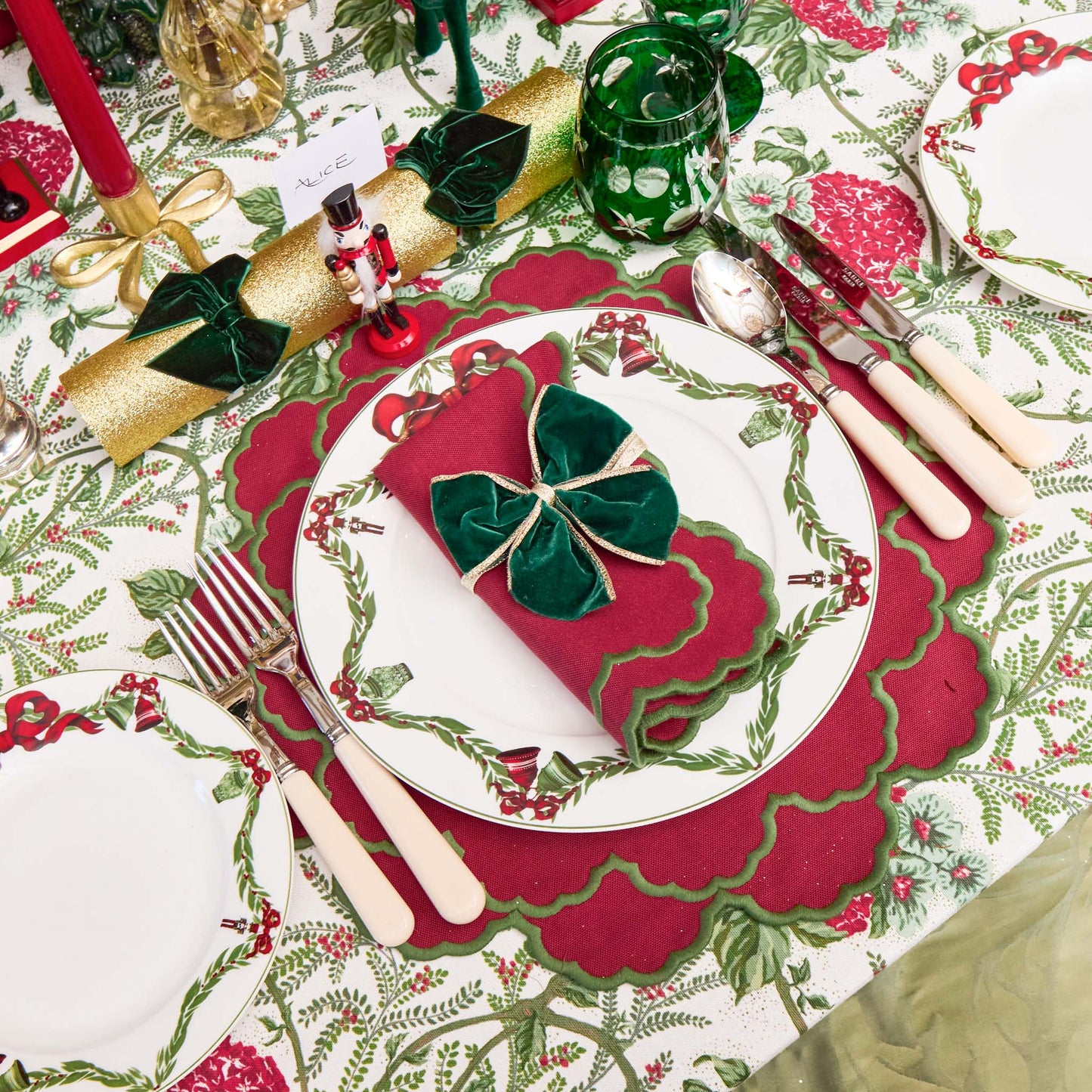 Red & Green Lily Placemats (Set of 4)