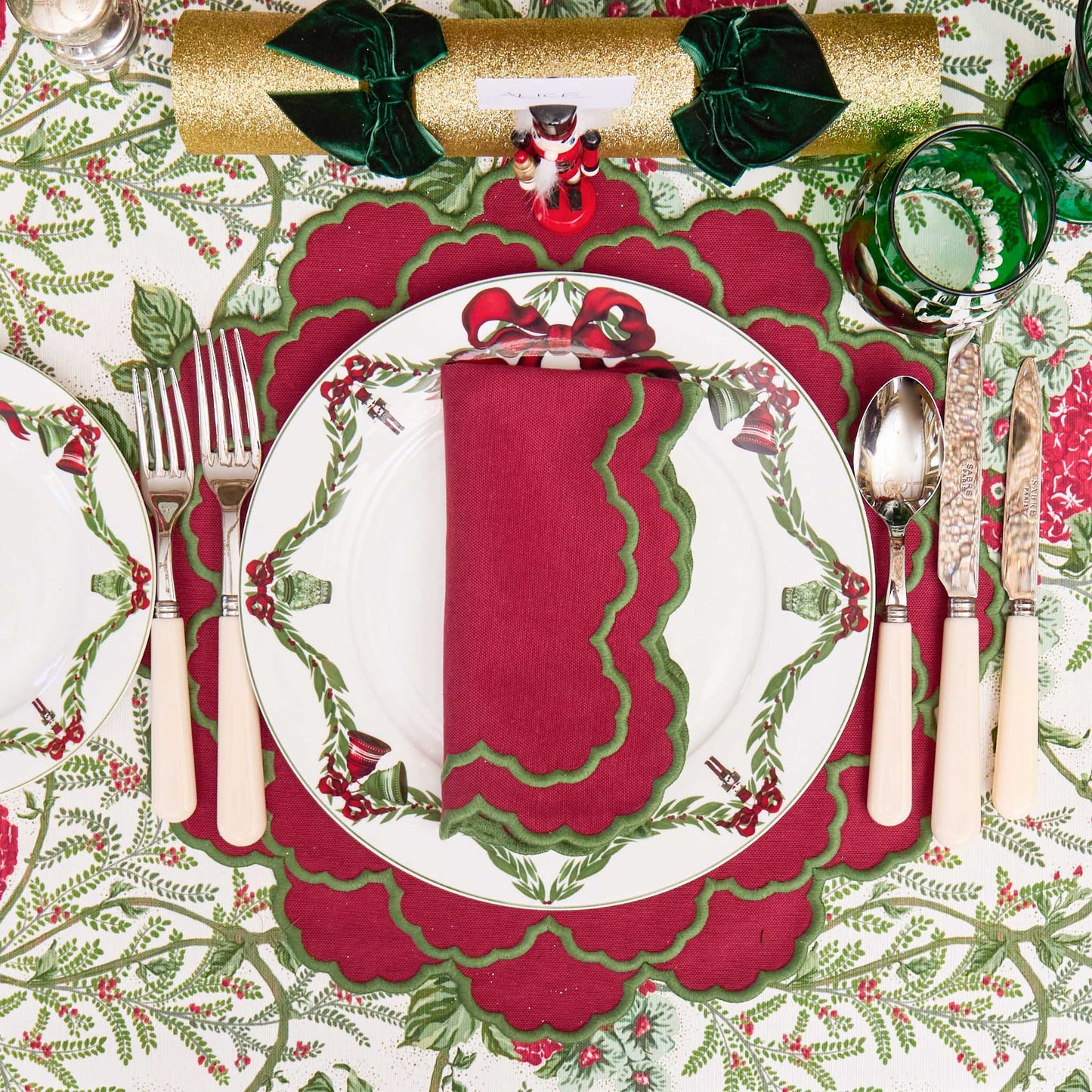 Red & Green Lily Napkins (Set of 4)