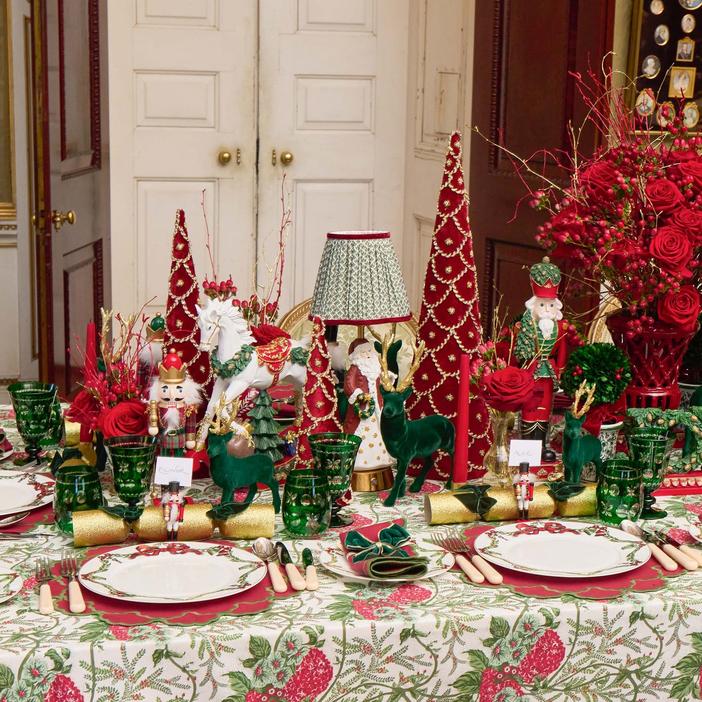 Red & Green Lily Napkins (Set of 4)