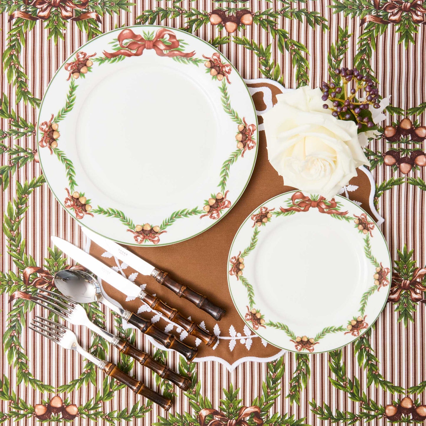 Acorn Garland Dinner Plate (Set of 4)